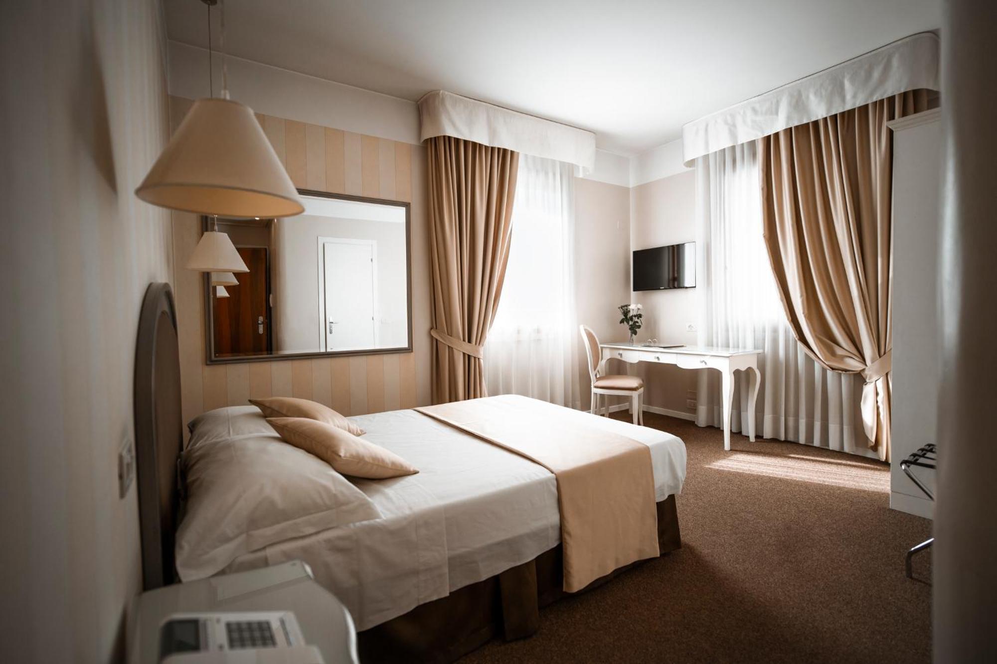 Classic Double Room,1279883041:JPEG